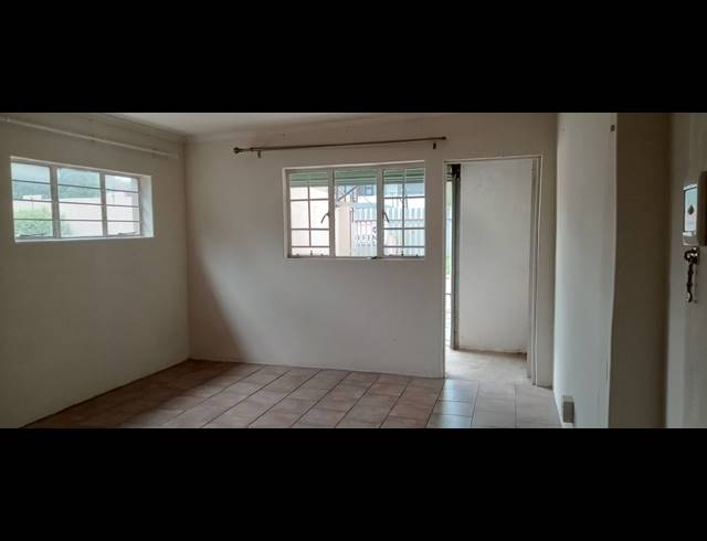 1 bed property to rent in ROSEVILLE